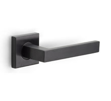 Formani BASICS BSQ2-G deurkruk geveerd op rozet PVD gunm.