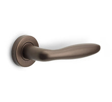 Formani BASICS LB18H holle deurkruk gev.op rozet brons P