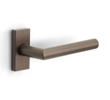 Formani BASICS LB2-19/Q32G geveerd op rozet brons PR