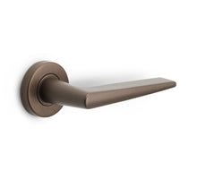 Formani BASICS LB21H holle deurkruk geveerd rozet brons P