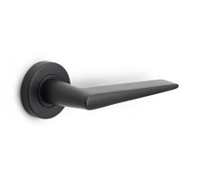 Formani BASICS LB21H holle deurkruk geveerd rozet zwart P